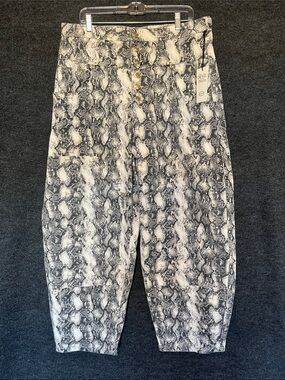Devil Wears Prada Scoop Collection Women's High Waisted Jeans